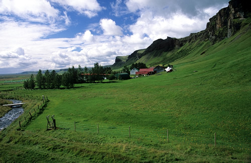 Steilküste an der Südküste bei Foss